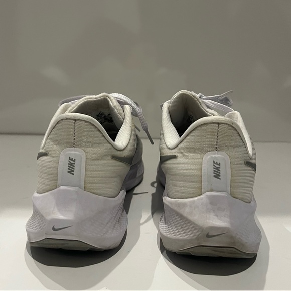 Nike Women's Air Zoom Pegasus 39 Low Top Sneakers White Size 6.5 - Picture 3 of 9